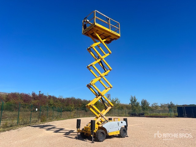 2007 Haulotte Compact 12DX 4x4 Nacelle Ciseaux Scissor Lift - Scissor lift: picture 3 2007 Haulotte Compact 12DX 4x4 Nacelle Ciseaux Scissor Lift - Scissor lift: picture 3