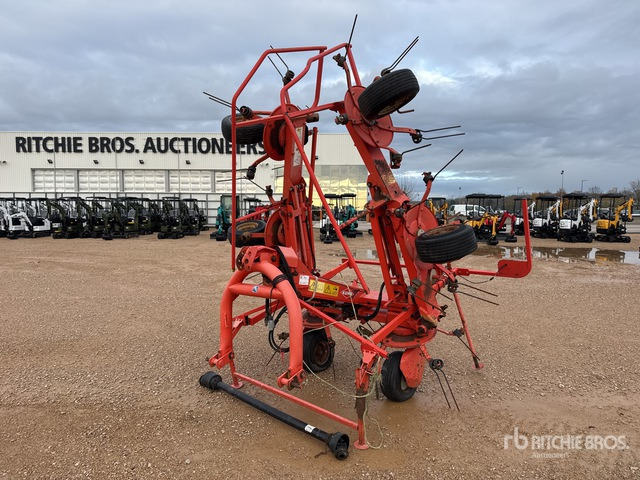 2010 Kuhn GF5902 5.9 m 3-Point 6 Rotor Faneuse Hay Tedder - Tedder/ Rake: picture 2 2010 Kuhn GF5902 5.9 m 3-Point 6 Rotor Faneuse Hay Tedder - Tedder/ Rake: picture 2