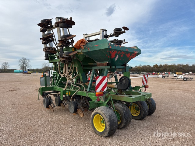 2011 John Deere 750A 6 m Semi-Mount Semoir Simplifie ... Air Seeder - Seed drill: picture 3 2011 John Deere 750A 6 m Semi-Mount Semoir Simplifie ... Air Seeder - Seed drill: picture 3