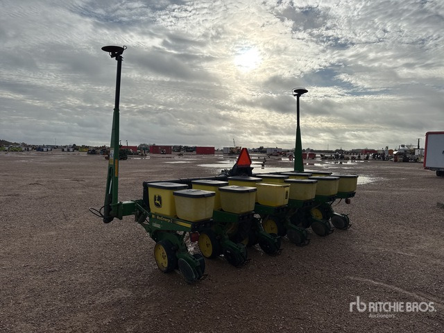 John Deere 7300 Max Emerge 2 Planter - Seed drill: picture 3 John Deere 7300 Max Emerge 2 Planter - Seed drill: picture 3
