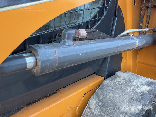 2018 Case SR130 Skid Steer Loader - Skid steer loader: picture 5 2018 Case SR130 Skid Steer Loader - Skid steer loader: picture 5