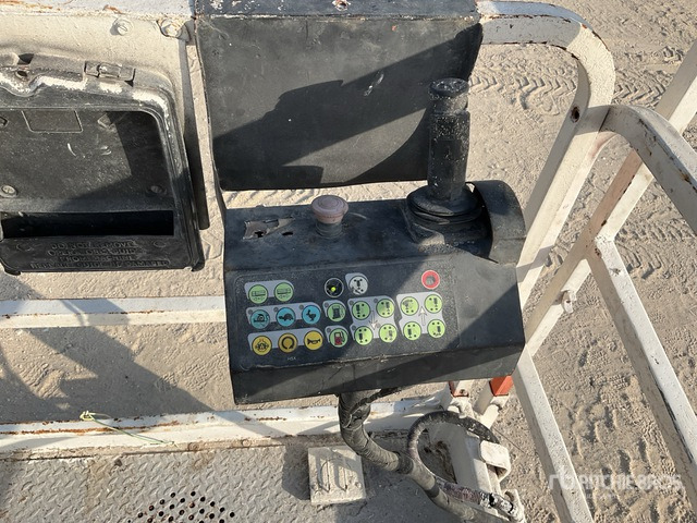 2004 Haulotte Compact 12DX 4x4 Diesel Scissor Lift - Scissor lift: picture 5 2004 Haulotte Compact 12DX 4x4 Diesel Scissor Lift - Scissor lift: picture 5