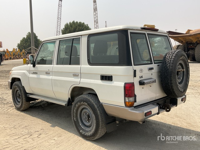 2011 Toyota Land Cruiser LX 76R 4x4 SUV - SUV: picture 3 2011 Toyota Land Cruiser LX 76R 4x4 SUV - SUV: picture 3
