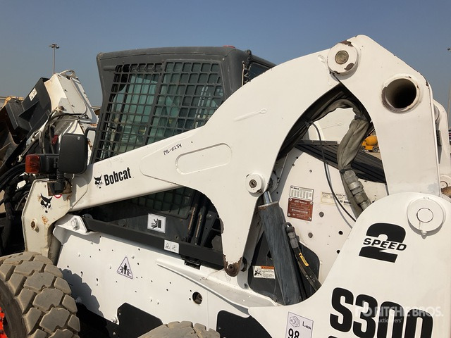 2013 Bobcat S300 Skid Steer Loader - Skid steer loader: picture 4 2013 Bobcat S300 Skid Steer Loader - Skid steer loader: picture 4