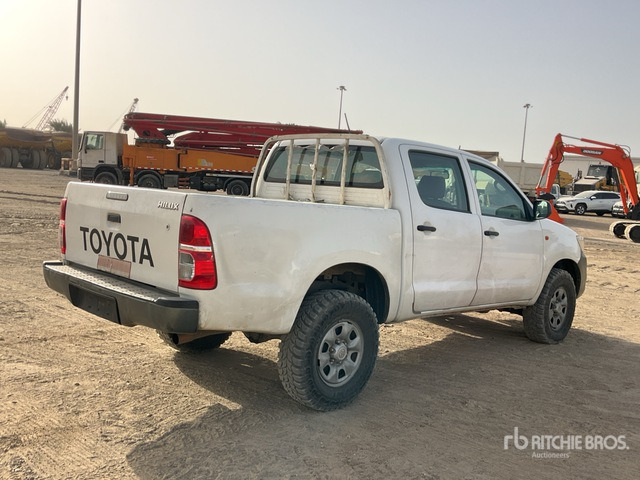 2014 Toyota Hilux 4x4 Crew Cab Pickup - Pickup truck: picture 3 2014 Toyota Hilux 4x4 Crew Cab Pickup - Pickup truck: picture 3