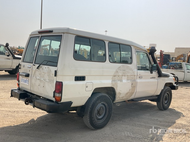 2014 Toyota Land Cruiser 78L 4x4 SUV - SUV: picture 3 2014 Toyota Land Cruiser 78L 4x4 SUV - SUV: picture 3