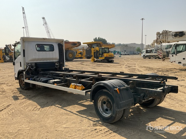 2015 Isuzu LK66YWA Cab and Chassis - Cab chassis truck: picture 3 2015 Isuzu LK66YWA Cab and Chassis - Cab chassis truck: picture 3