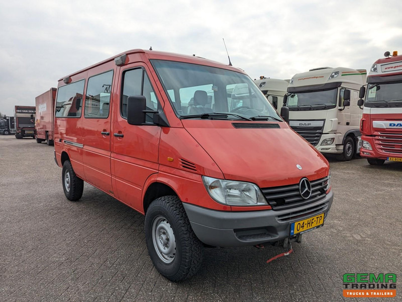 Mercedes-Benz 316 CDI  4x4 Euro3 - 59.000km - 9 Persoons - Lier - 3 Sperren!  Hoge en Lage Gearing - Minibus, People carrier: picture 2 Mercedes-Benz 316 CDI  4x4 Euro3 - 59.000km - 9 Persoons - Lier - 3 Sperren!  Hoge en Lage Gearing - Minibus, People carrier: picture 2