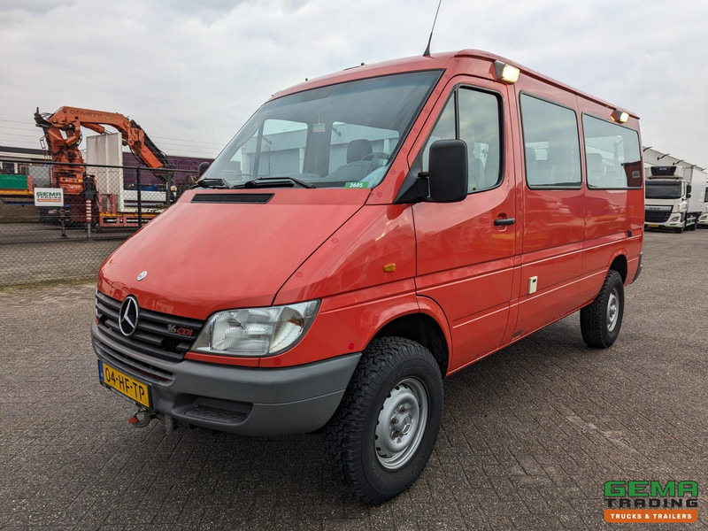 Mercedes-Benz 316 CDI 4x4 Euro3 - 59.000km - 9 Persoons - Lier - 3 Sperren! Hoge en Lage Gearing - Minibus, People carrier: picture 1 Mercedes-Benz 316 CDI 4x4 Euro3 - 59.000km - 9 Persoons - Lier - 3 Sperren! Hoge en Lage Gearing - Minibus, People carrier: picture 1