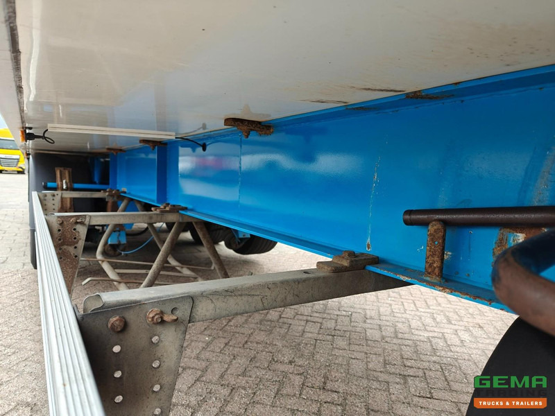 Refrigerated semi-trailer Renders ROC 12.27 3 Assen MB - LiftAs - Koel-VriesTransport - Carrier Vector 1800 Mt - Dubbele Verdampers - KoelMotor 100%: picture 15 Refrigerated semi-trailer Renders ROC 12.27 3 Assen MB - LiftAs - Koel-VriesTransport - Carrier Vector 1800 Mt - Dubbele Verdampers - KoelMotor 100%: picture 15