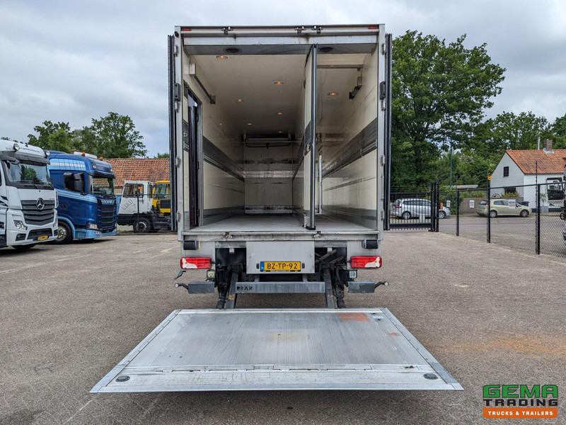 Scania P230 4x2 Dagcab Euro5 - Koel-VriesBak 8.4m + Carrier Supra 950MT + Laadklep 2000kg - Refrigerated truck: picture 4 Scania P230 4x2 Dagcab Euro5 - Koel-VriesBak 8.4m + Carrier Supra 950MT + Laadklep 2000kg - Refrigerated truck: picture 4