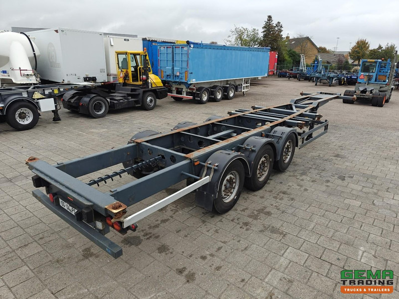 Schmitz Cargobull SCF 24 G 3-Assen MB - LiftAs - Schijfremmen - Vast Chassis - 2x20FT 1x30FT 40FT aansluiting - Container transporter/ Swap body semi-trailer: picture 1 Schmitz Cargobull SCF 24 G 3-Assen MB - LiftAs - Schijfremmen - Vast Chassis - 2x20FT 1x30FT 40FT aansluiting - Container transporter/ Swap body semi-trailer: picture 1