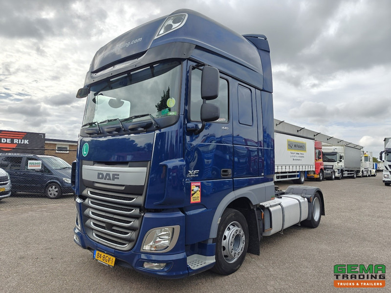 DAF XF 440 FT 4x2 SuperSpaceCab Euro6A - MEGA - Retarder - HandGeschakeld - 316.000KM! - Tractor unit: picture 1 DAF XF 440 FT 4x2 SuperSpaceCab Euro6A - MEGA - Retarder - HandGeschakeld - 316.000KM! - Tractor unit: picture 1