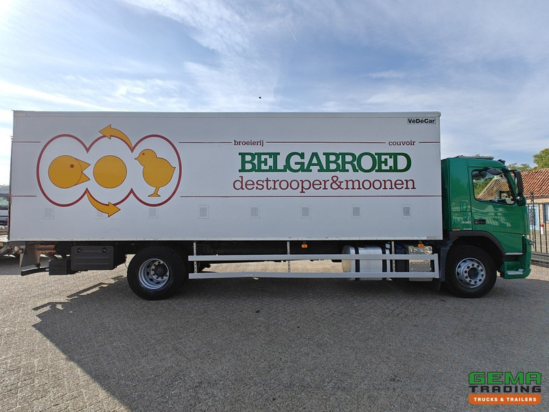 Livestock truck Volvo FM330 4x2 Dagcab Euro5 - KuikenBak 8.4m + Webasto Heater + Dhollandia 2000KG: picture 12
