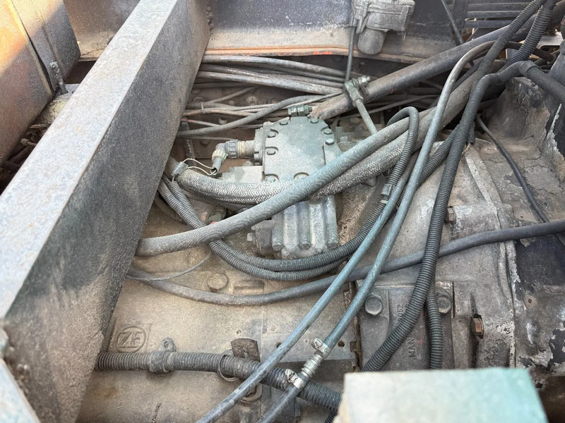 Tipper MAN 35.372 8X4 Tipper Spring/Spring ZF Manual Gear EURO2: picture 9 Tipper MAN 35.372 8X4 Tipper Spring/Spring ZF Manual Gear EURO2: picture 9