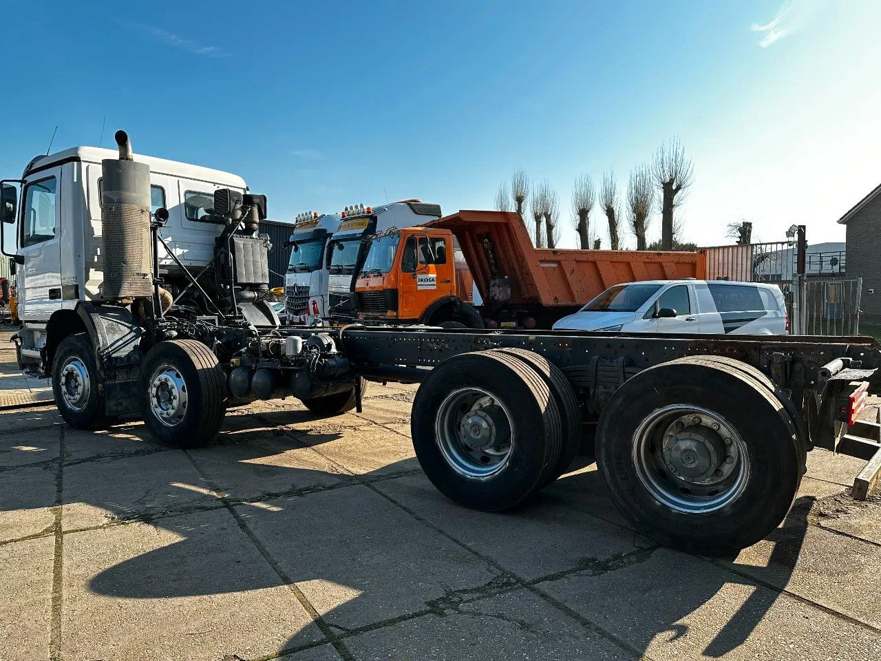 Mercedes-Benz Actros 4140 V6 8X4 Chassis Spring/Spring Big Axl - Cab chassis truck: picture 3 Mercedes-Benz Actros 4140 V6 8X4 Chassis Spring/Spring Big Axl - Cab chassis truck: picture 3