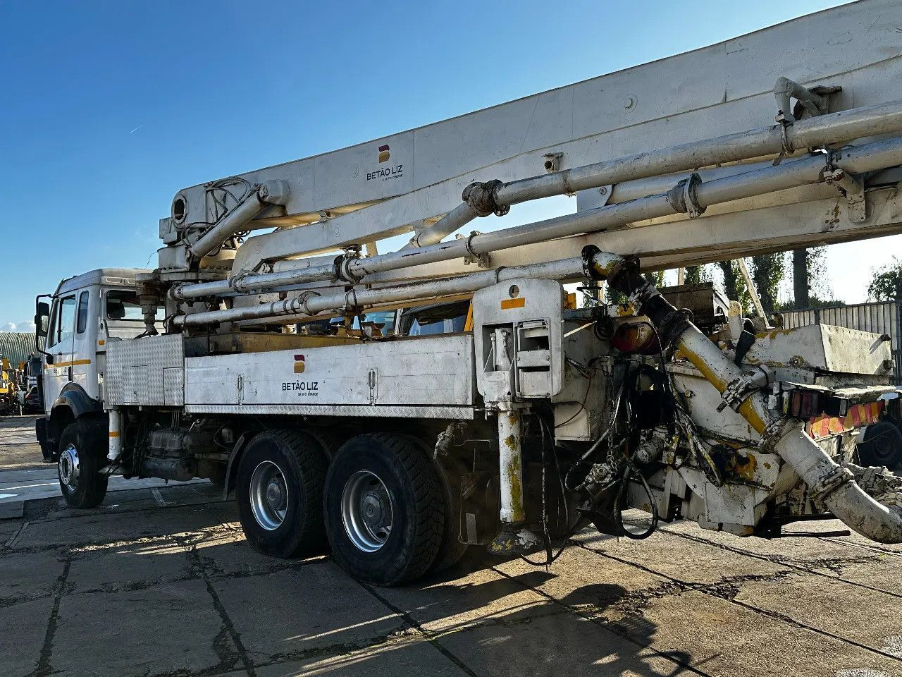 Mercedes-Benz SK 2631 6X4 LSB 36M BETONPOMP 370 BAR Mercedes-Benz SK 2631 6X4 LSB 36M BETONPOMP 370 BAR - Mixer pump truck: picture 3 Mercedes-Benz SK 2631 6X4 LSB 36M BETONPOMP 370 BAR Mercedes-Benz SK 2631 6X4 LSB 36M BETONPOMP 370 BAR - Mixer pump truck: picture 3