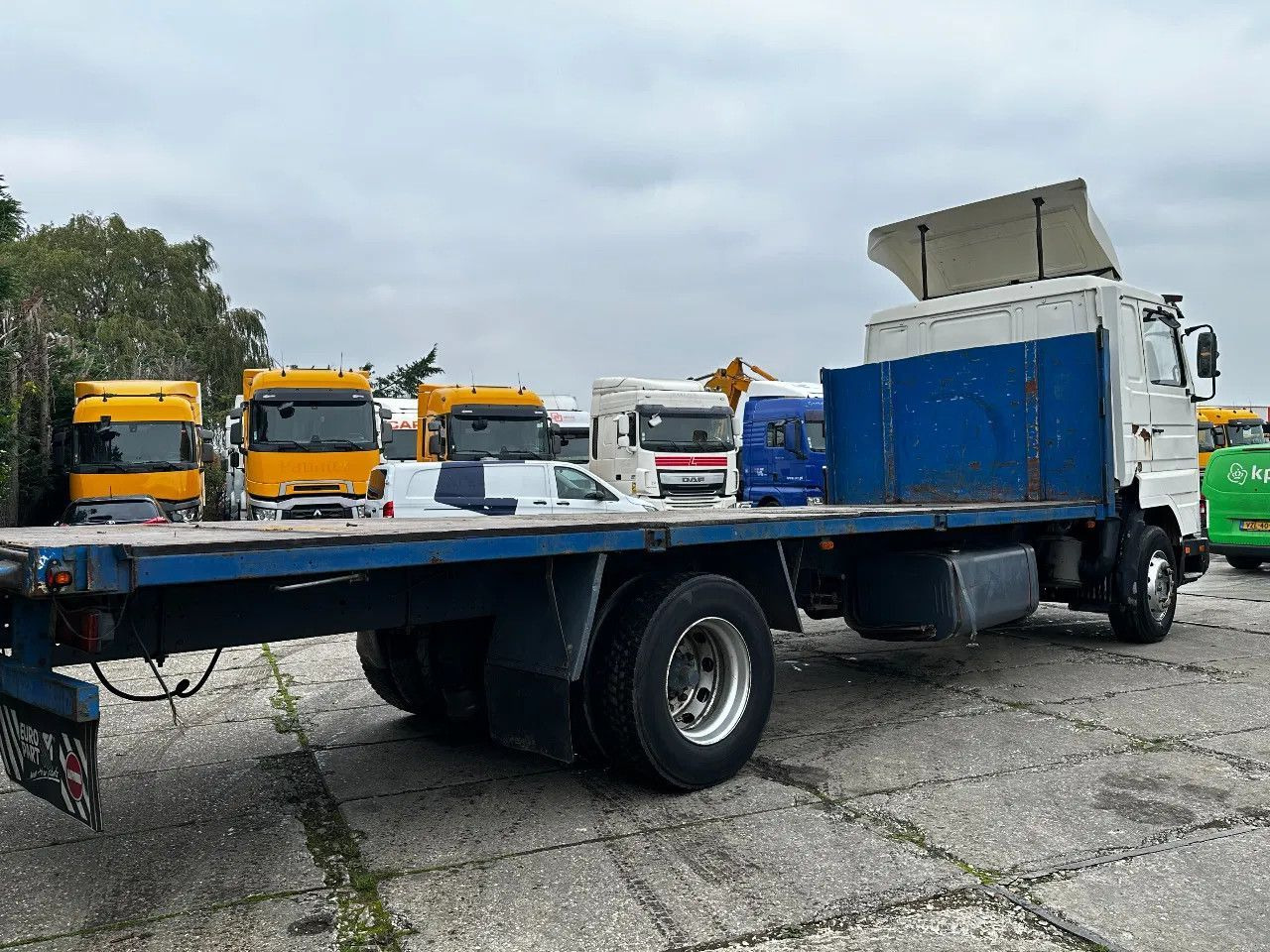 Scania P113-360 4X2 Platform Manual Gear Retarder Scania P113-360 4X2 Platform Manual Gear Retarder - Dropside/ Flatbed truck: picture 4 Scania P113-360 4X2 Platform Manual Gear Retarder Scania P113-360 4X2 Platform Manual Gear Retarder - Dropside/ Flatbed truck: picture 4