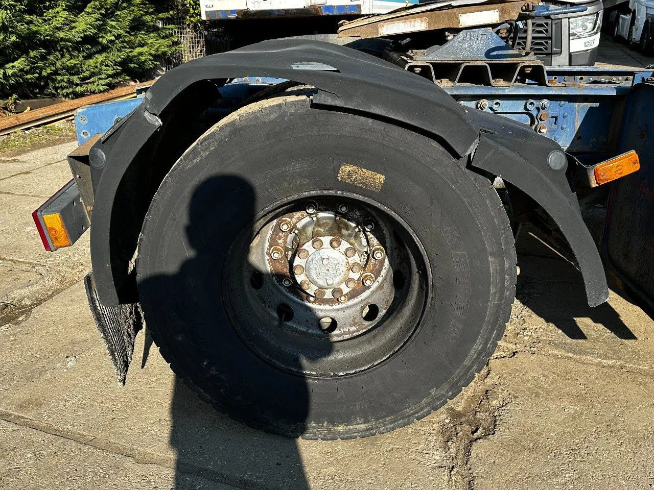DAF XF 95.380 4X2 Tractor-unit Spring/Air ZF Manual DAF XF 95.380 4X2 Tractor-unit Spring/Air ZF Manual - Tractor unit: picture 5 DAF XF 95.380 4X2 Tractor-unit Spring/Air ZF Manual DAF XF 95.380 4X2 Tractor-unit Spring/Air ZF Manual - Tractor unit: picture 5