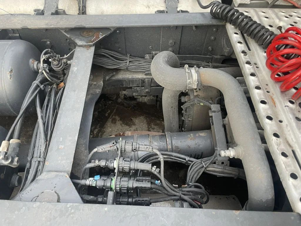 Scania R560 V8 4X2 Tractor-unit Retarder Euro5 Scania R560 V8 4X2 Tractor-unit Retarder Euro5 - Tractor unit: picture 5 Scania R560 V8 4X2 Tractor-unit Retarder Euro5 Scania R560 V8 4X2 Tractor-unit Retarder Euro5 - Tractor unit: picture 5