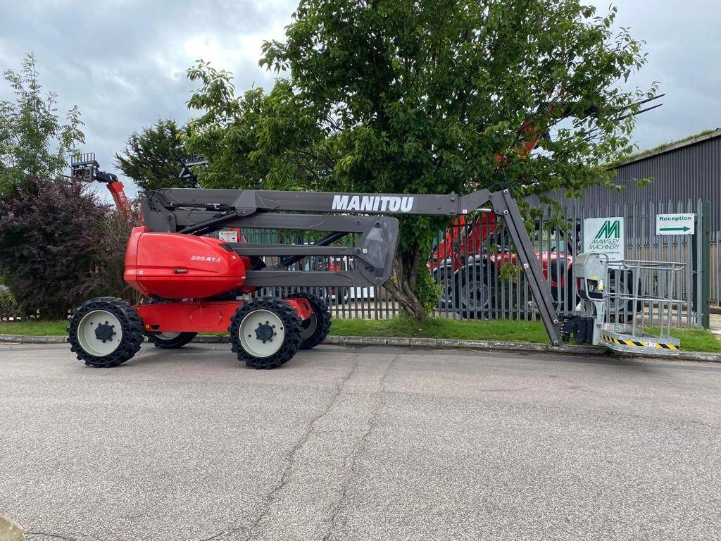 Manitou 200 ATJ - Articulated boom lift: picture 3 Manitou 200 ATJ - Articulated boom lift: picture 3