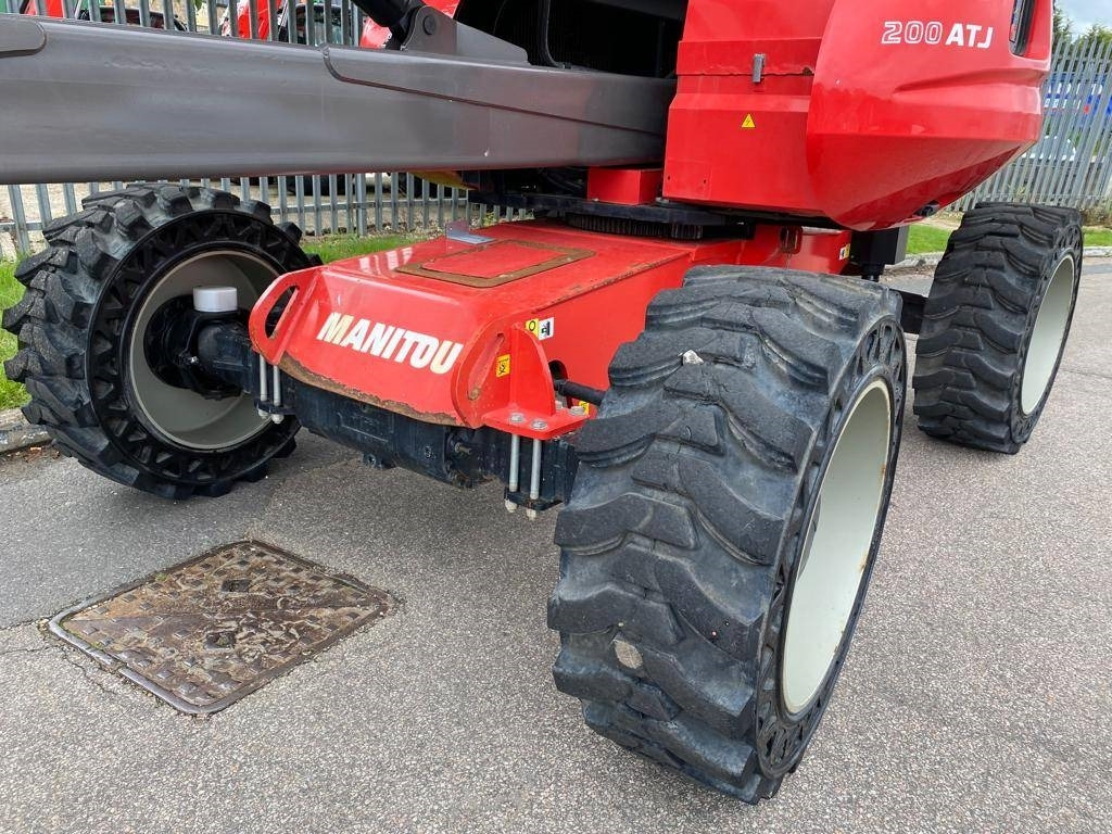Manitou 200 ATJ - Articulated boom lift: picture 4 Manitou 200 ATJ - Articulated boom lift: picture 4