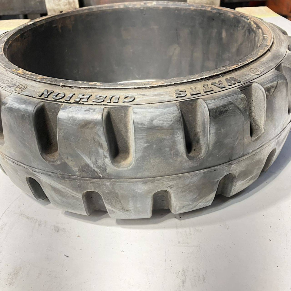 1X Watts 15x5x11 cushion tyre - Tire for Material handling equipment: picture 2 1X Watts 15x5x11 cushion tyre - Tire for Material handling equipment: picture 2