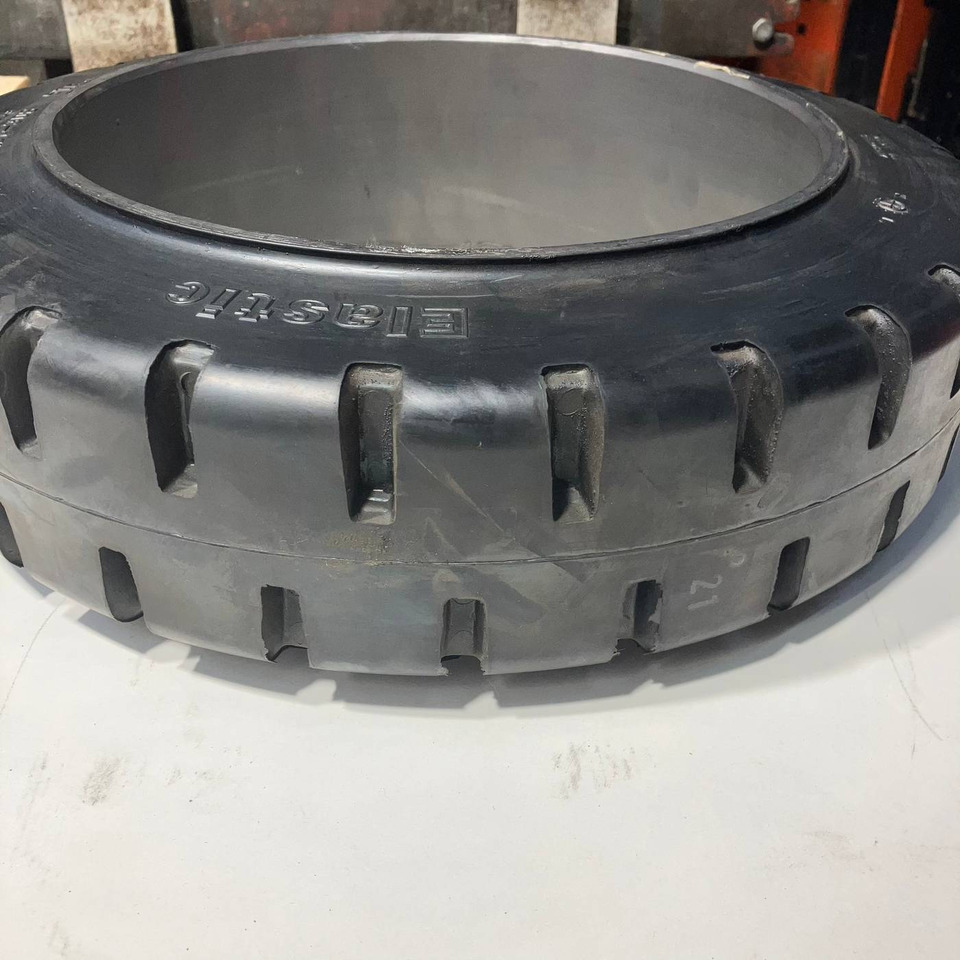 2X Conti 18x5x12 1/8 tyres - Tire for Material handling equipment: picture 2 2X Conti 18x5x12 1/8 tyres - Tire for Material handling equipment: picture 2