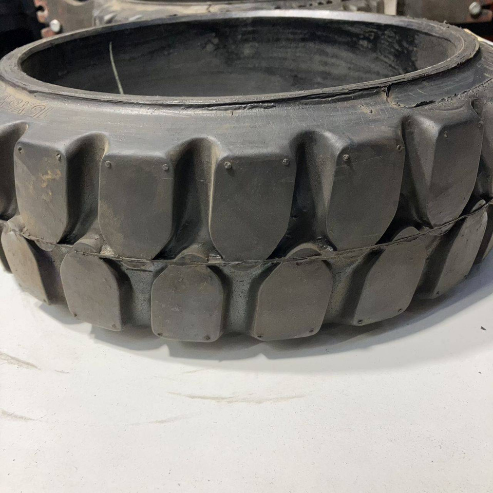 2X Magnum Solideal 15x5x11 1/4 tyres - Tire for Material handling equipment: picture 2 2X Magnum Solideal 15x5x11 1/4 tyres - Tire for Material handling equipment: picture 2