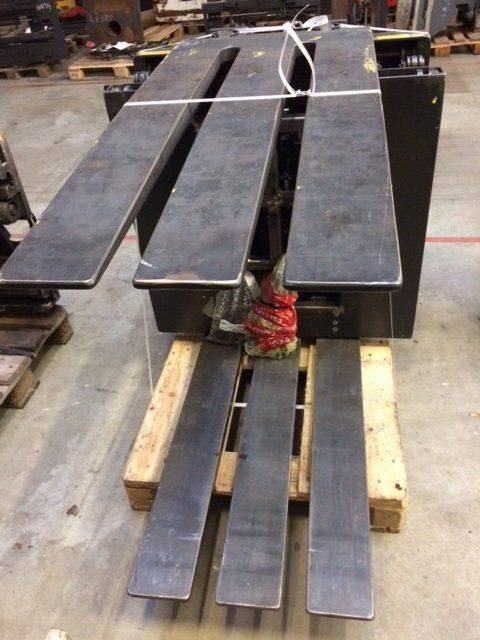 Stabau Rotator180° Pallet inverter with load pusher - Attachment: picture 1 Stabau Rotator180° Pallet inverter with load pusher - Attachment: picture 1