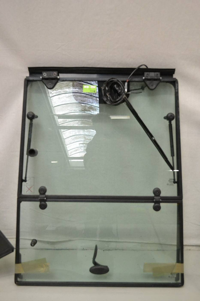 Complete set Nissan TX steel Cabin - Door and parts for Material handling equipment: picture 3 Complete set Nissan TX steel Cabin - Door and parts for Material handling equipment: picture 3