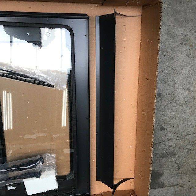 FRONT + ROOF PANEL FOR KOMATSU - Window and parts for Material handling equipment: picture 5 FRONT + ROOF PANEL FOR KOMATSU - Window and parts for Material handling equipment: picture 5