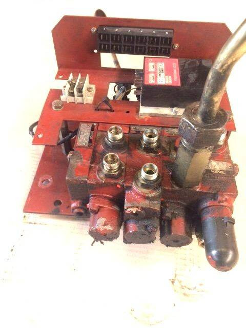 Hydraulic control valve for Linde E15, Series 324 - Hydraulic valve for Material handling equipment: picture 1 Hydraulic control valve for Linde E15, Series 324 - Hydraulic valve for Material handling equipment: picture 1