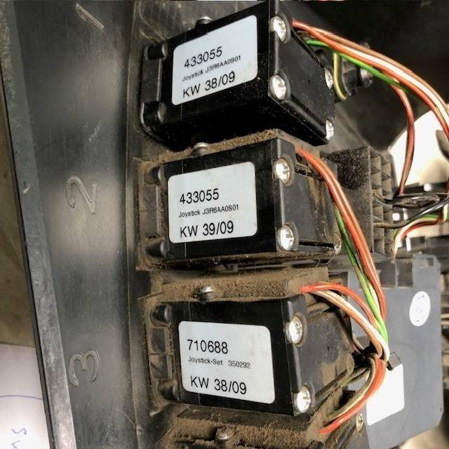 Joystick control panel for Still - Electrical system for Material handling equipment: picture 4 Joystick control panel for Still - Electrical system for Material handling equipment: picture 4