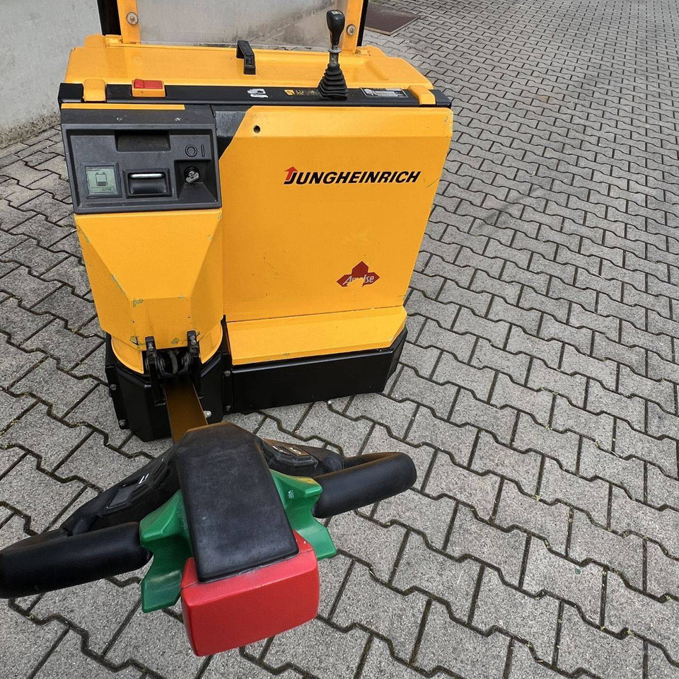 Jungheinrich EJC-Z16 - Stacker: picture 4 Jungheinrich EJC-Z16 - Stacker: picture 4