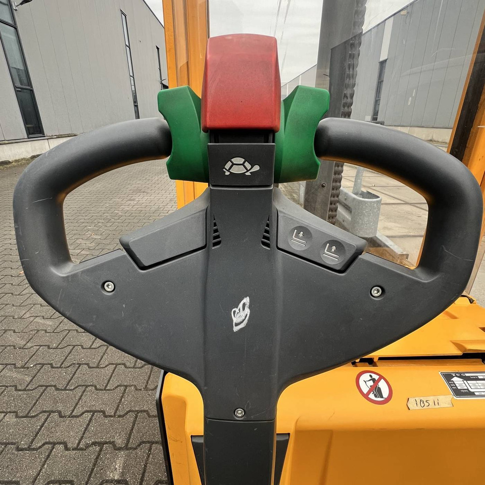 Jungheinrich EJC112 - Stacker: picture 5 Jungheinrich EJC112 - Stacker: picture 5