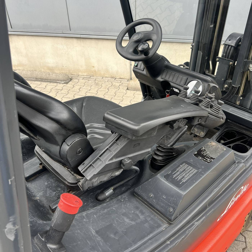 Linde E25 (336-02) - Electric forklift: picture 3 Linde E25 (336-02) - Electric forklift: picture 3