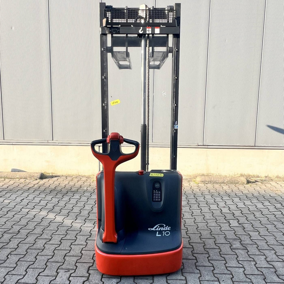 Linde L10 (1172) - Stacker: picture 2 Linde L10 (1172) - Stacker: picture 2