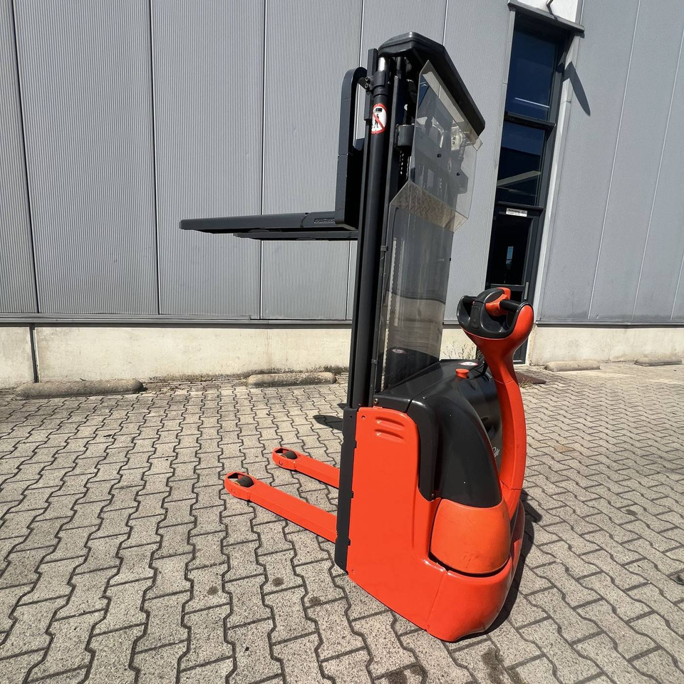 Linde L12 (379) - Stacker: picture 3 Linde L12 (379) - Stacker: picture 3