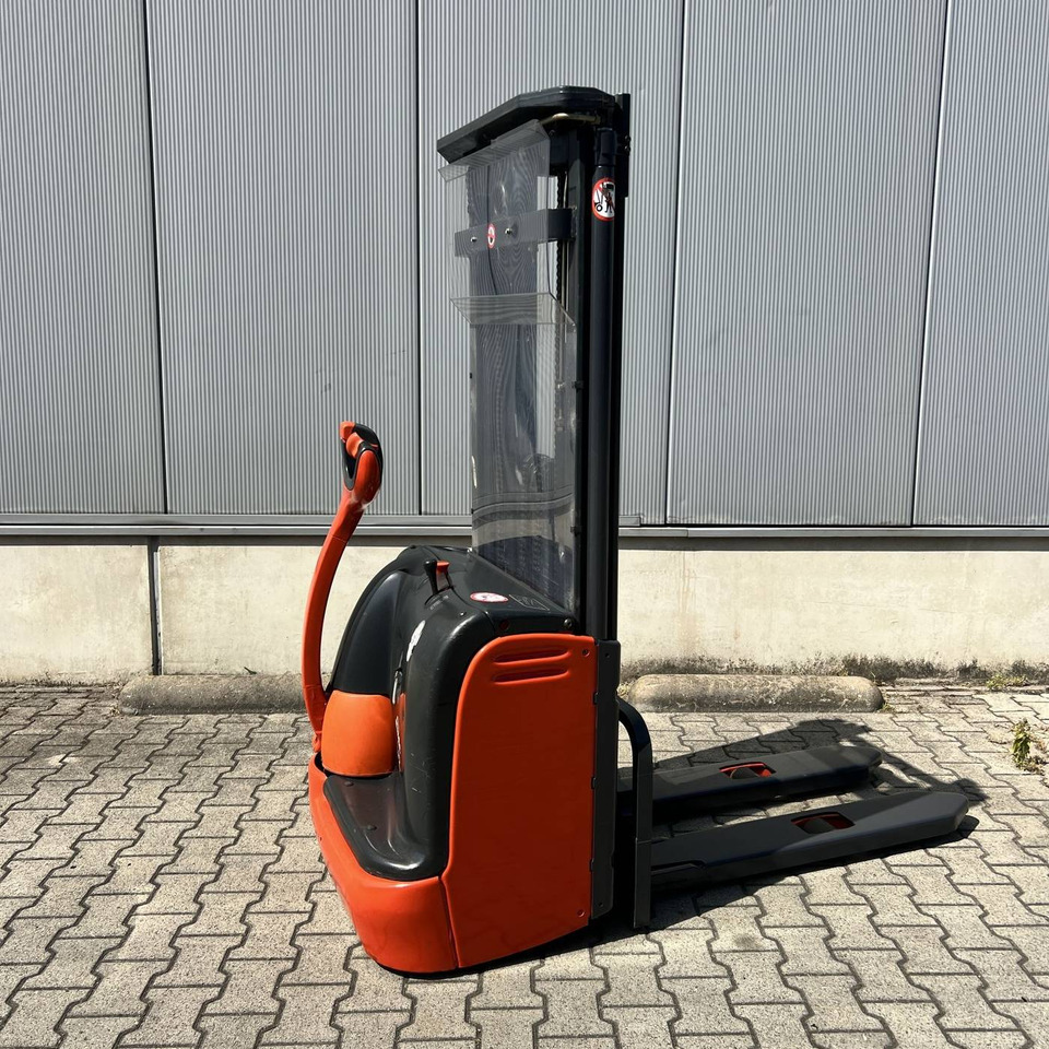 Linde L12 (379) - Stacker: picture 1 Linde L12 (379) - Stacker: picture 1