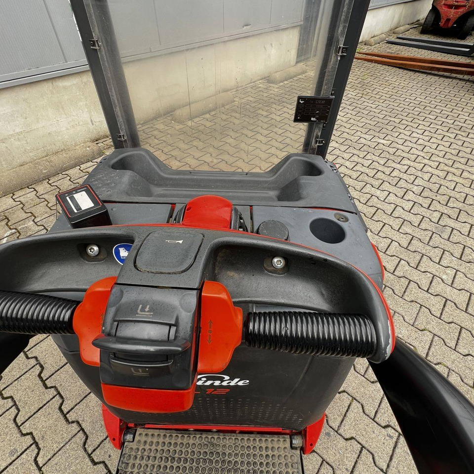 Linde L12AP (133) - Stacker: picture 5 Linde L12AP (133) - Stacker: picture 5