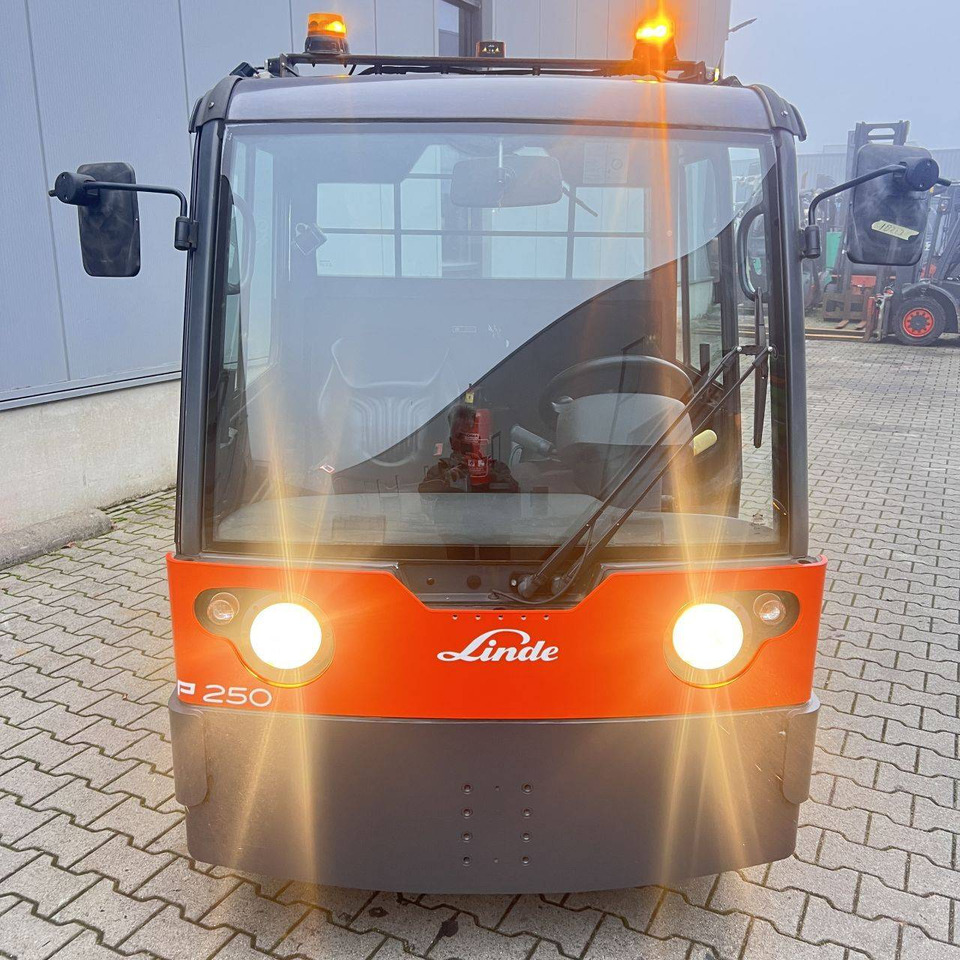 Linde P250 (LWB) - Tow tractor: picture 3 Linde P250 (LWB) - Tow tractor: picture 3