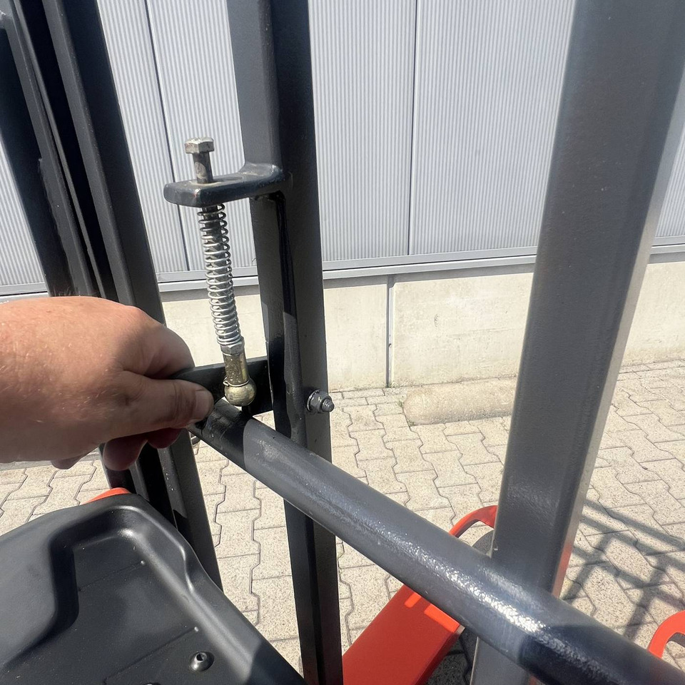 Linde T16 (1152) - Pallet truck: picture 5 Linde T16 (1152) - Pallet truck: picture 5