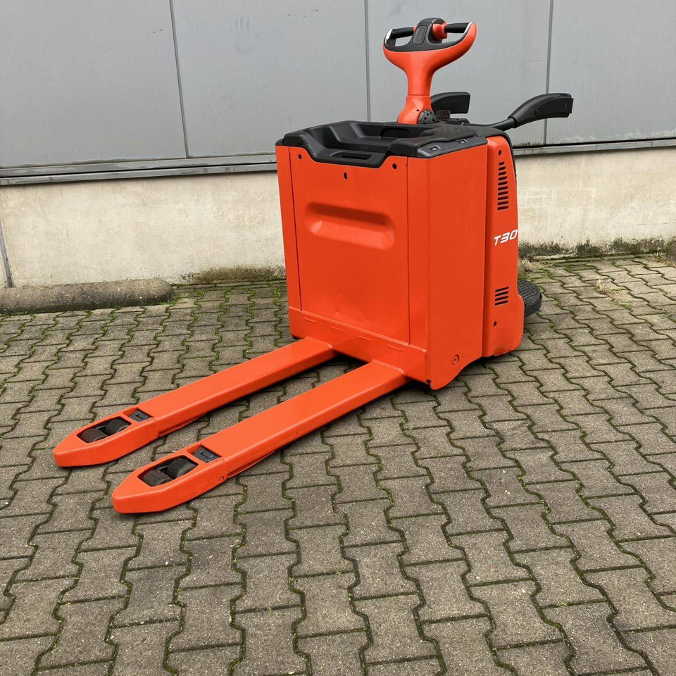 Linde T30AP (131) - Pallet truck: picture 3 Linde T30AP (131) - Pallet truck: picture 3
