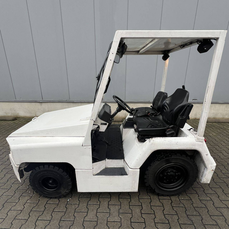 Nissan FV02A25U - Tow tractor: picture 3 Nissan FV02A25U - Tow tractor: picture 3