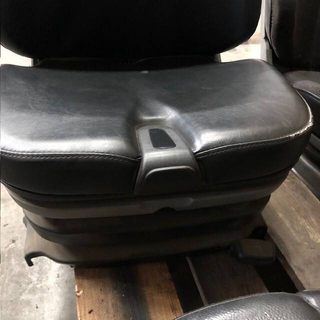 Seat for Linde 1120 series - Seat for Material handling equipment: picture 2 Seat for Linde 1120 series - Seat for Material handling equipment: picture 2