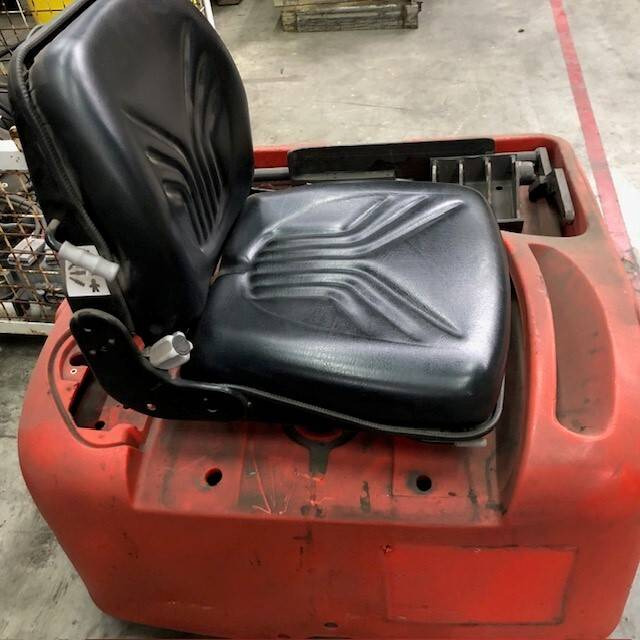 Seat for Linde P60, Series 126 - Seat for Material handling equipment: picture 2 Seat for Linde P60, Series 126 - Seat for Material handling equipment: picture 2