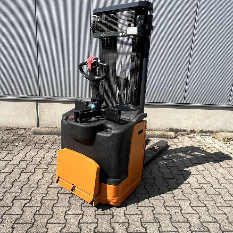 Still EGVS14 - Stacker: picture 2 Still EGVS14 - Stacker: picture 2