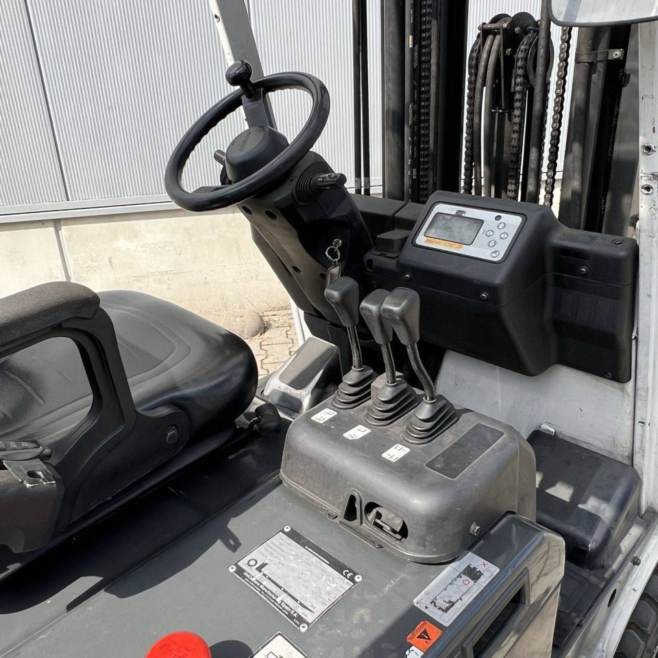 Unicarriers TX3-20L (AG1N1L20Q) - Electric forklift: picture 3 Unicarriers TX3-20L (AG1N1L20Q) - Electric forklift: picture 3