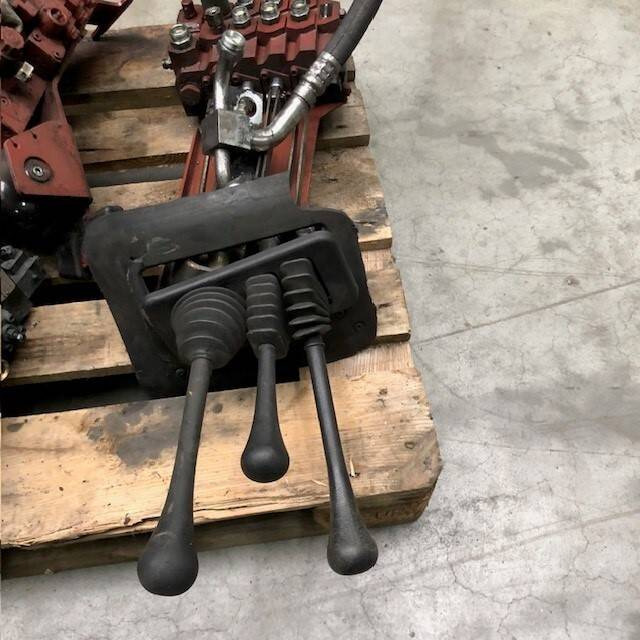 Valve control 4 spool for Linde /353/ - Hydraulic valve for Material handling equipment: picture 3 Valve control 4 spool for Linde /353/ - Hydraulic valve for Material handling equipment: picture 3